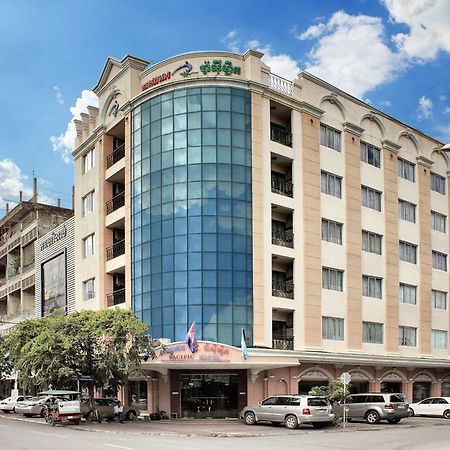 Pacific Hotel Phnom Penh Exterior foto