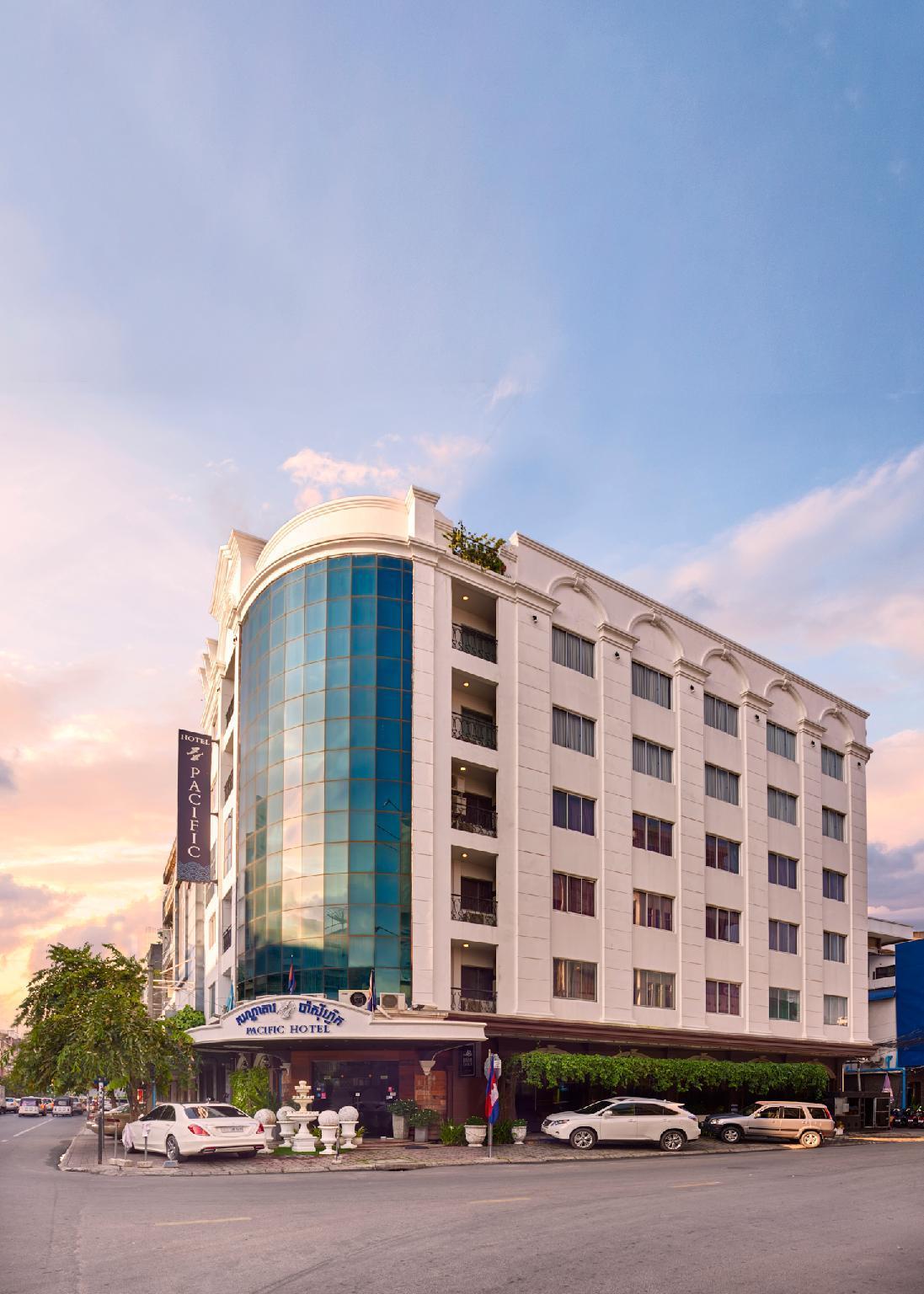 Pacific Hotel Phnom Penh Exterior foto