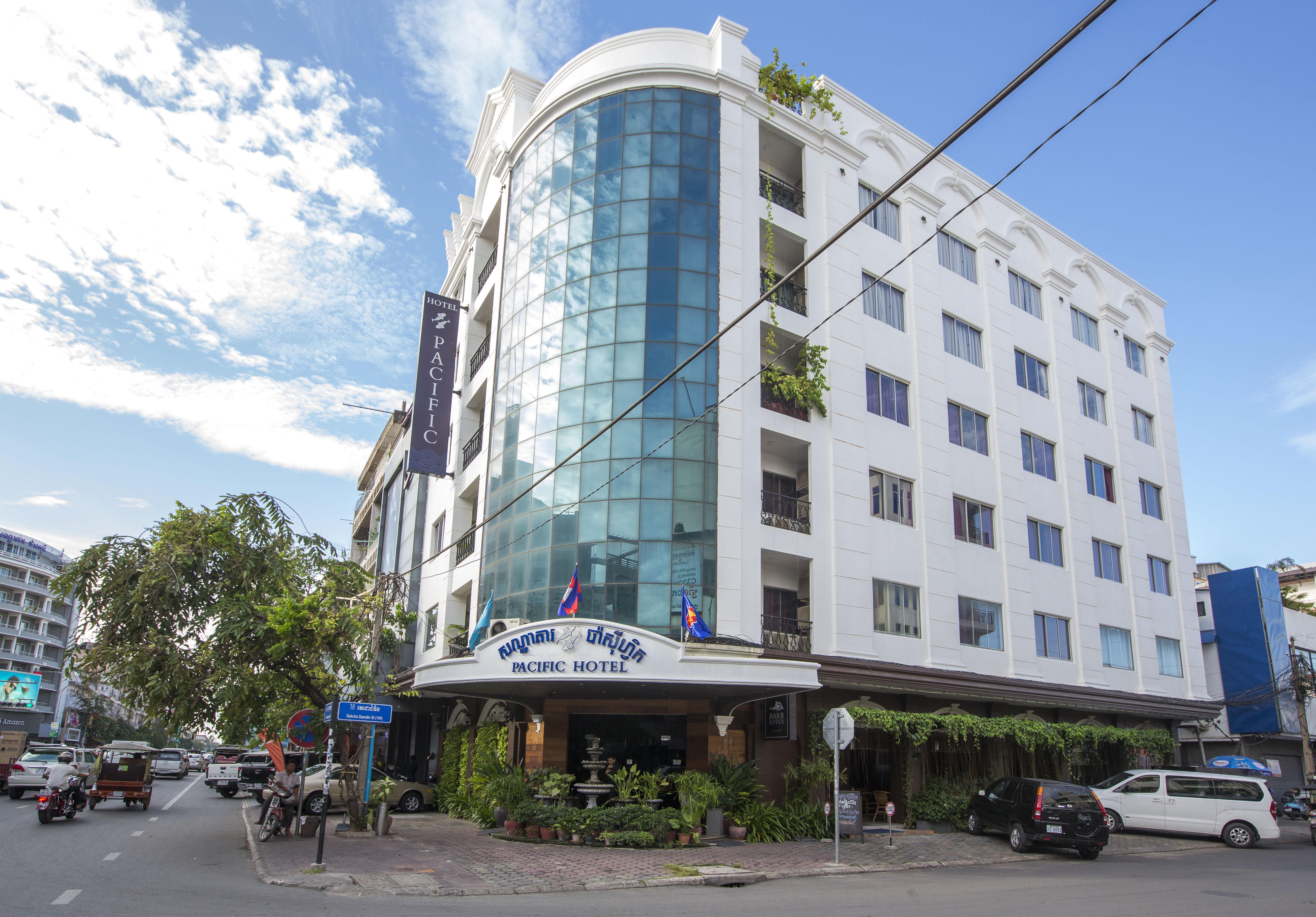 Pacific Hotel Phnom Penh Exterior foto