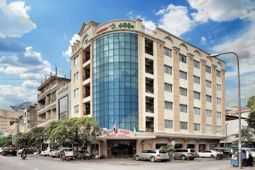 Pacific Hotel Phnom Penh Exterior foto